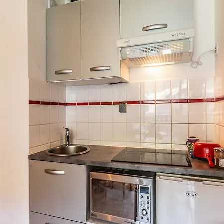 1 Bedroom Apartment, 莫里永